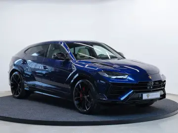 Lamborghini S   AKRAPOVIC   PANO   B & O   MASSAGE