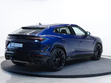 Lamborghini S   AKRAPOVIC   PANO   B & O   MASSAGE