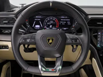 Lamborghini S   AKRAPOVIC   PANO   B & O   MASSAGE
