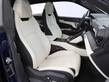 Lamborghini S   AKRAPOVIC   PANO   B & O   MASSAGE