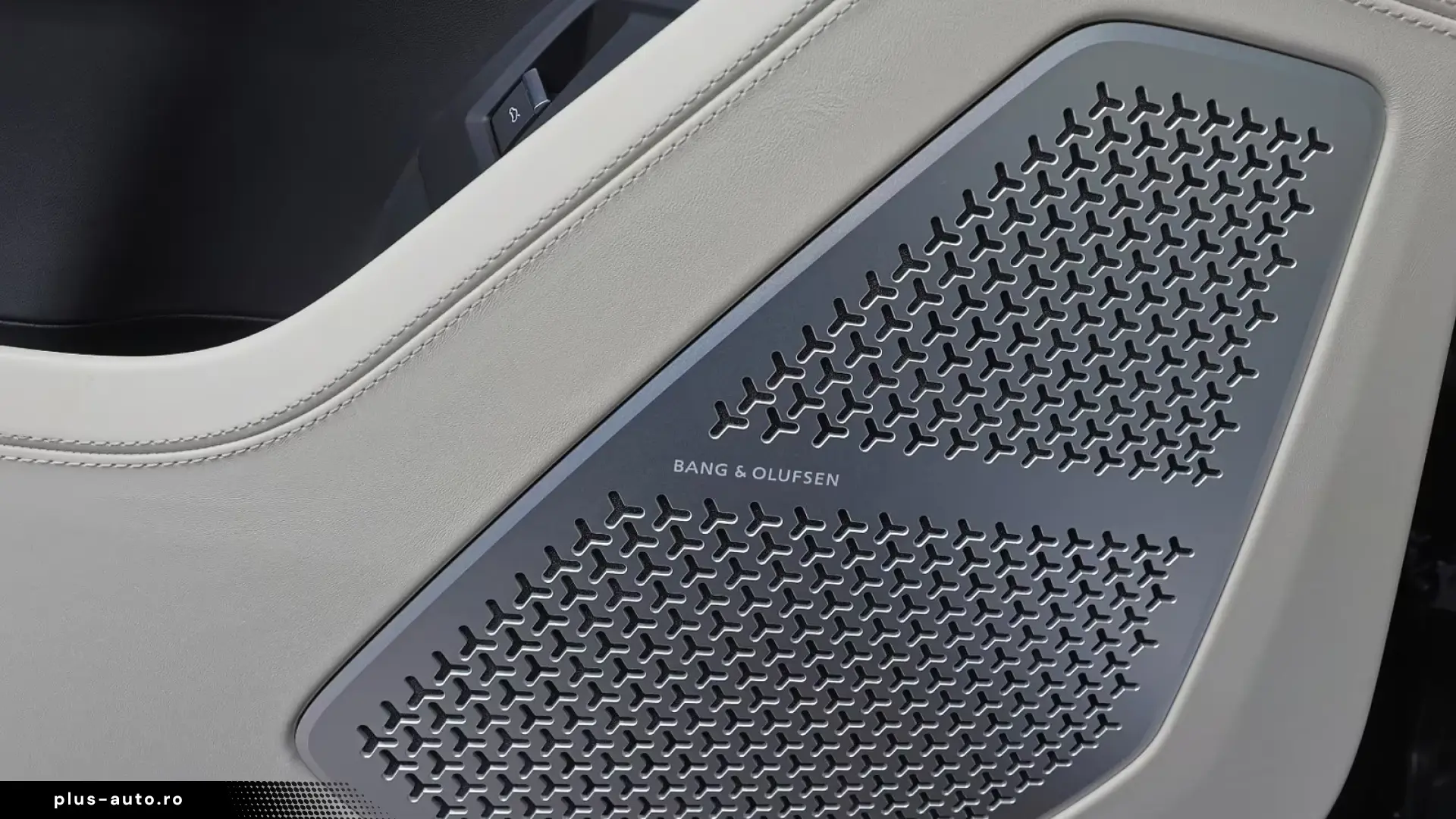 Lamborghini S   AKRAPOVIC   PANO   B & O   MASSAGE