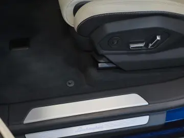 Lamborghini S   AKRAPOVIC   PANO   B & O   MASSAGE