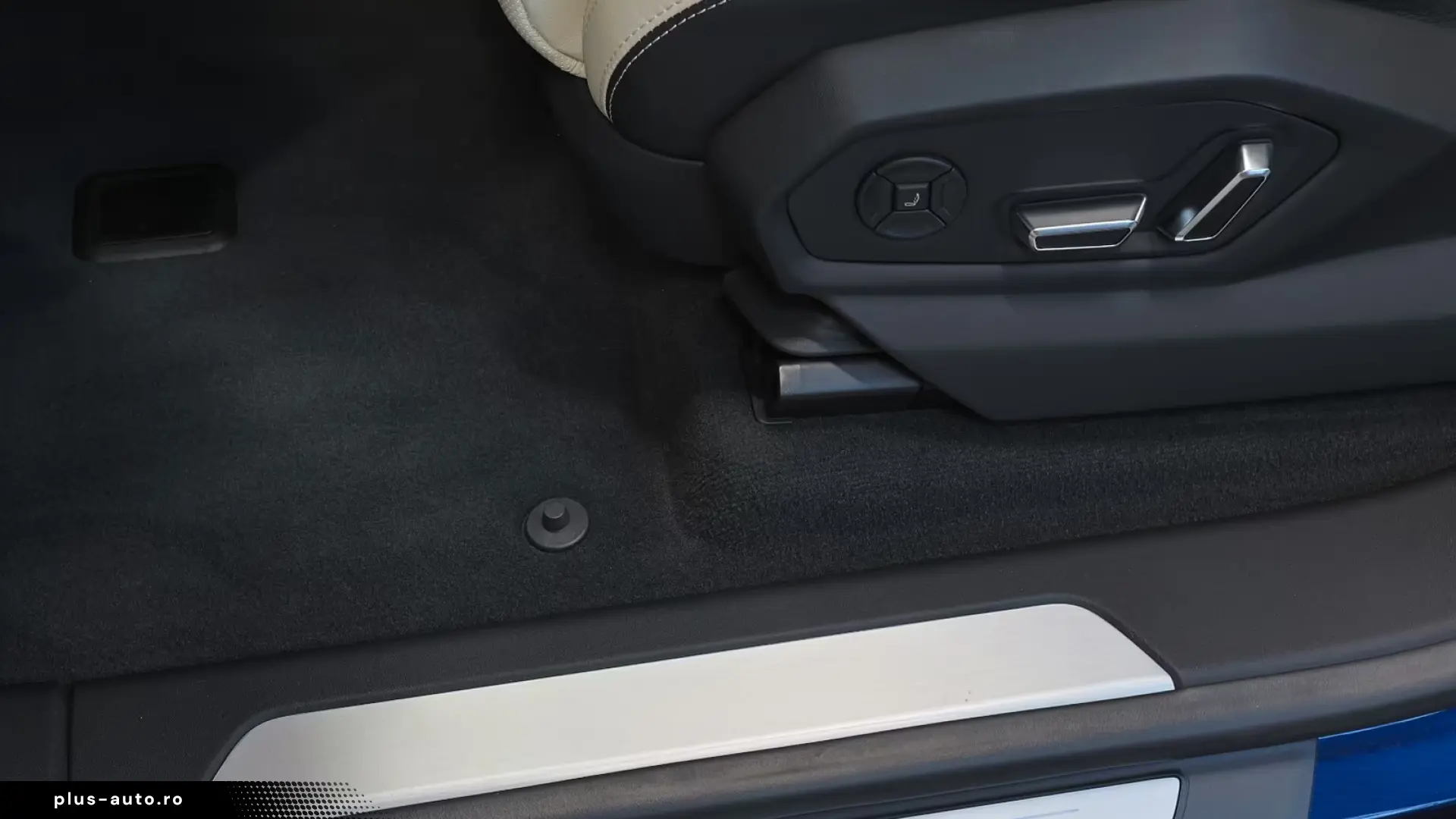 Lamborghini S   AKRAPOVIC   PANO   B & O   MASSAGE