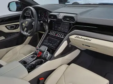 Lamborghini S   AKRAPOVIC   PANO   B & O   MASSAGE