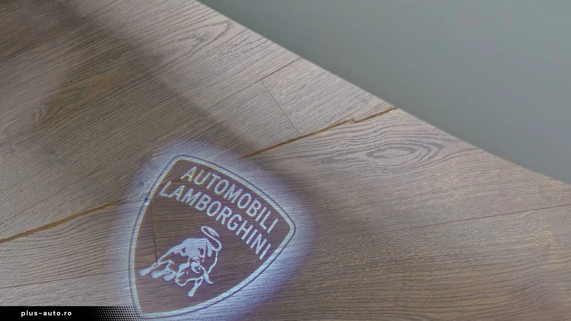 Lamborghini S   AKRAPOVIC   PANO   B & O   MASSAGE