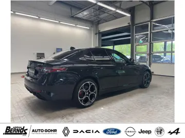 ALFA ROMEO Giulia 2.0 Turbo 16V AT8-Q4 Veloce AUTOMATIK 4WD
