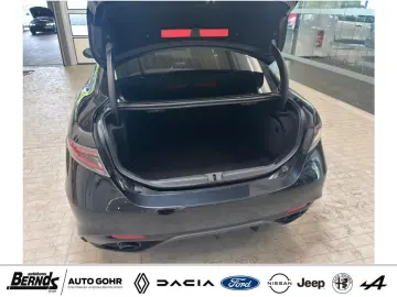 ALFA ROMEO Giulia 2.0 Turbo 16V AT8-Q4 Veloce AUTOMATIK 4WD