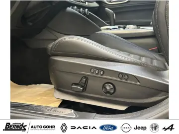 ALFA ROMEO Giulia 2.0 Turbo 16V AT8-Q4 Veloce AUTOMATIK 4WD