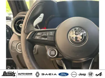ALFA ROMEO Giulia 2.0 Turbo 16V AT8-Q4 Veloce AUTOMATIK 4WD