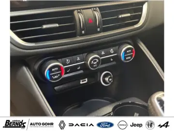 ALFA ROMEO Giulia 2.0 Turbo 16V AT8-Q4 Veloce AUTOMATIK 4WD