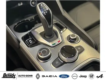 ALFA ROMEO Giulia 2.0 Turbo 16V AT8-Q4 Veloce AUTOMATIK 4WD
