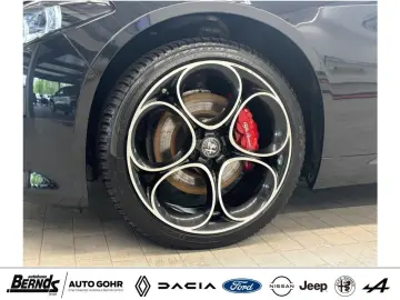 ALFA ROMEO Giulia 2.0 Turbo 16V AT8-Q4 Veloce AUTOMATIK 4WD