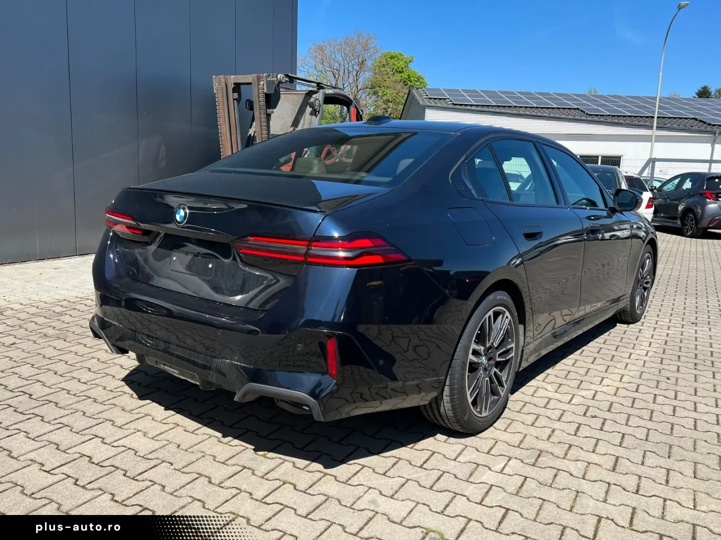 BMW 520i M Sport Pro  ICONIC 360  HUD H&K SITZBELÜFT