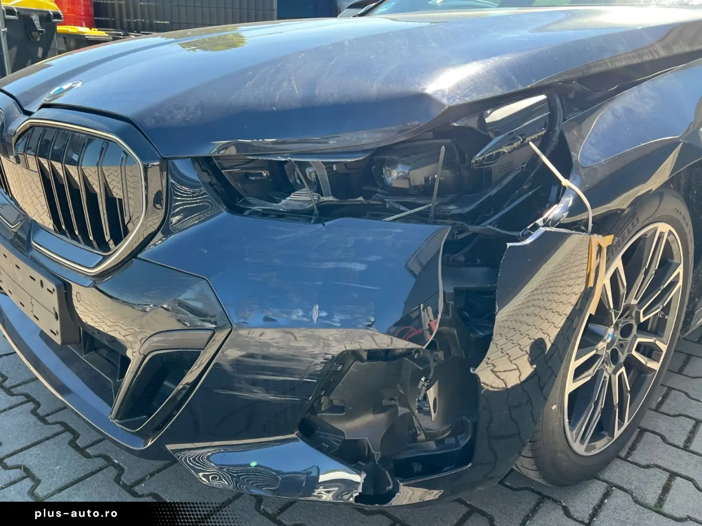 BMW 520i M Sport Pro  ICONIC 360  HUD H&K SITZBELÜFT