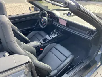 Porsche 992 GTS4 Cabrio Lift Seating Climate BOSE