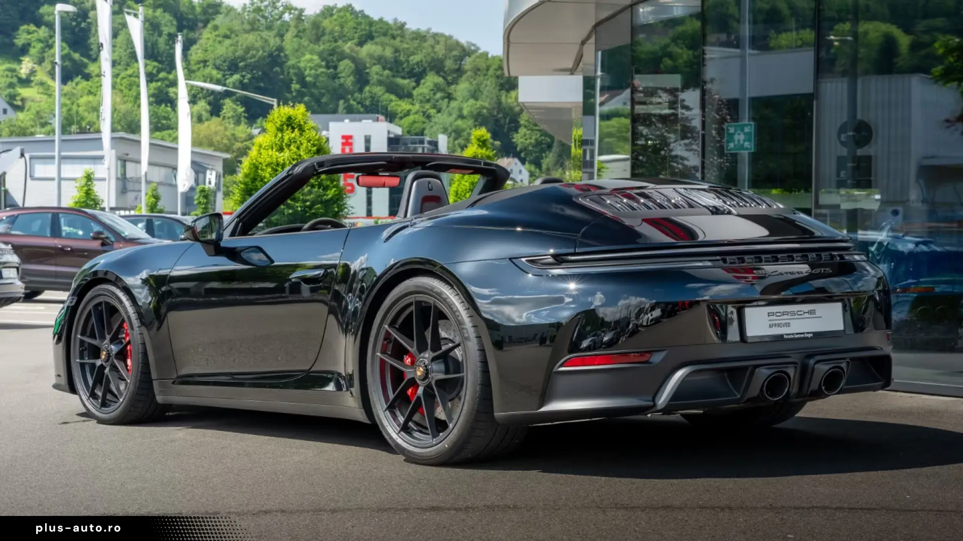 orsche 992 Carrera 4 GTS Cabriolet Chrono Sport