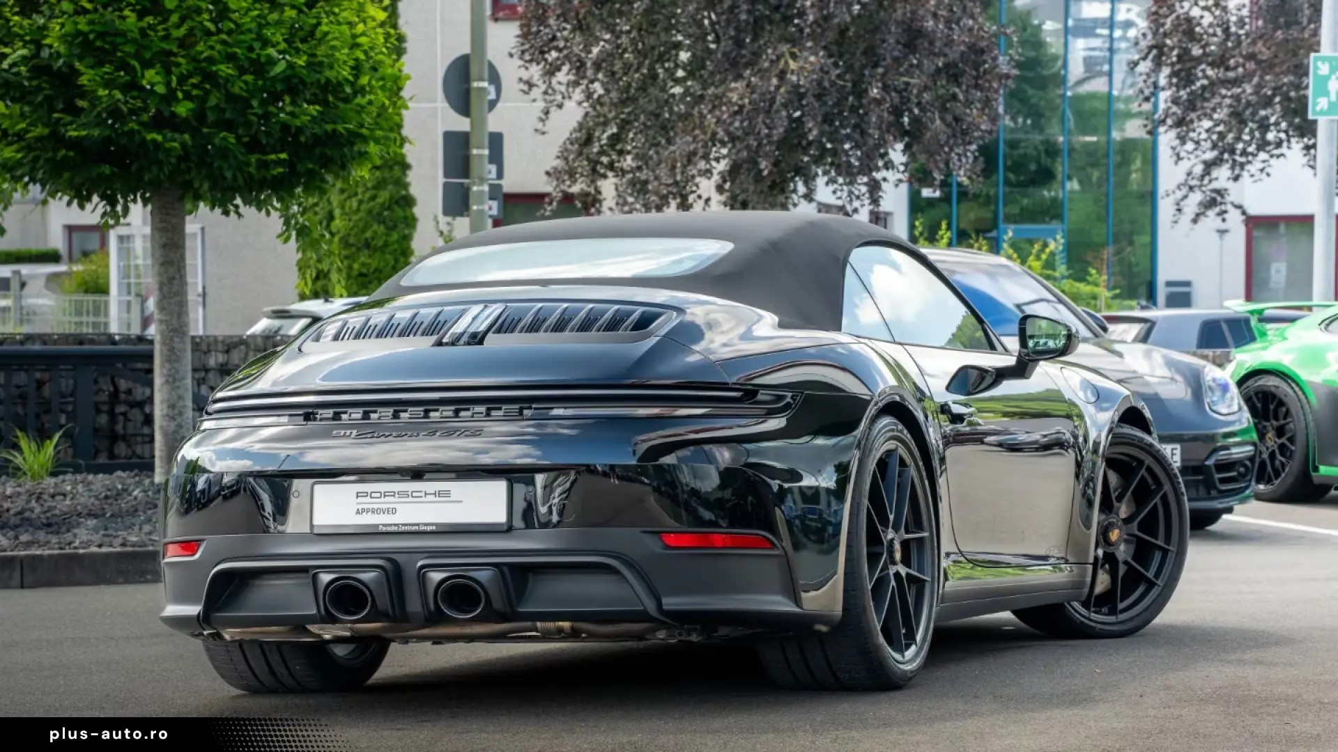 orsche 992 Carrera 4 GTS Cabriolet Chrono Sport