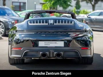 orsche 992 Carrera 4 GTS Cabriolet Chrono Sport