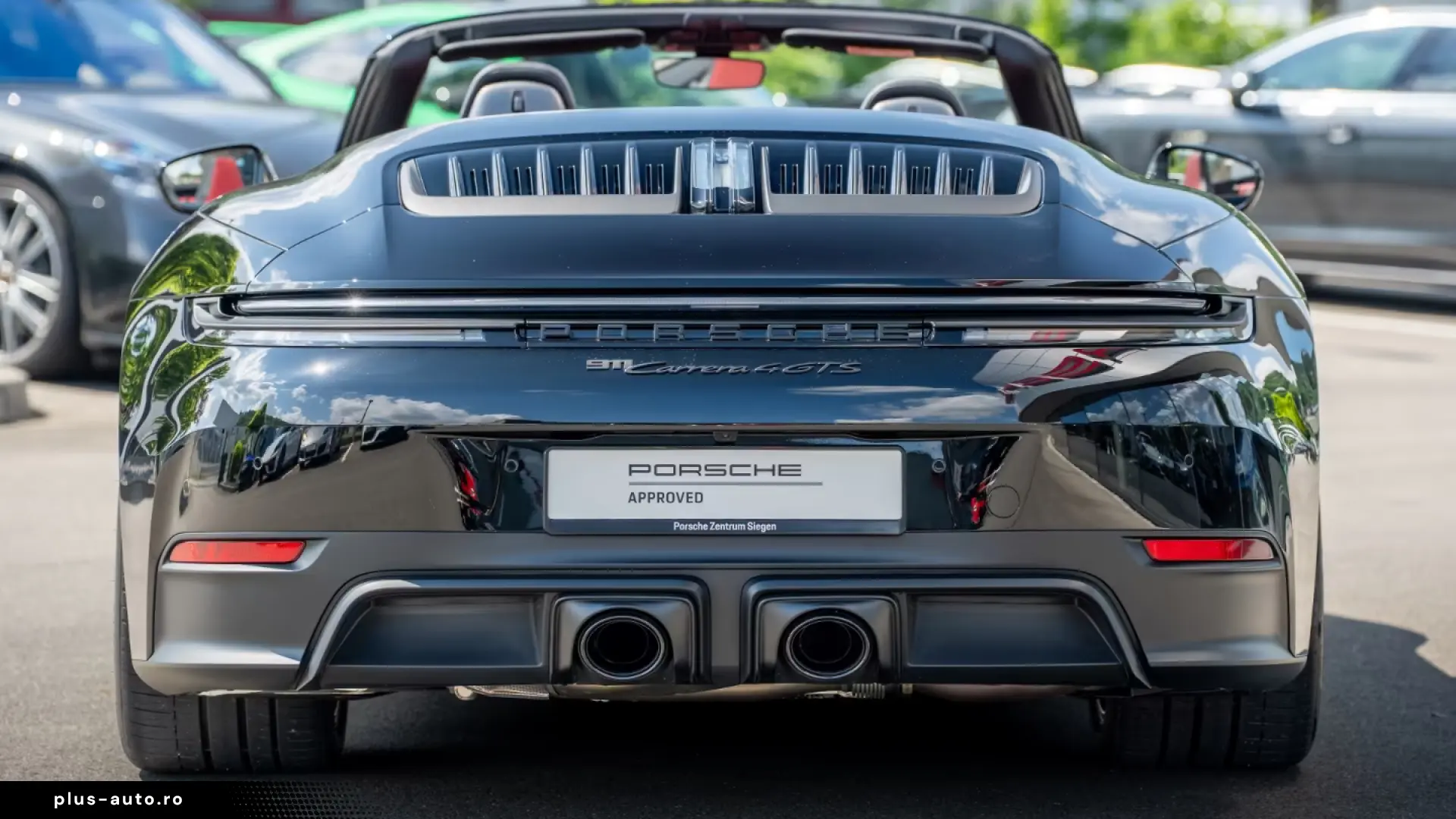 orsche 992 Carrera 4 GTS Cabriolet Chrono Sport