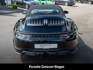 orsche 992 Carrera 4 GTS Cabriolet Chrono Sport