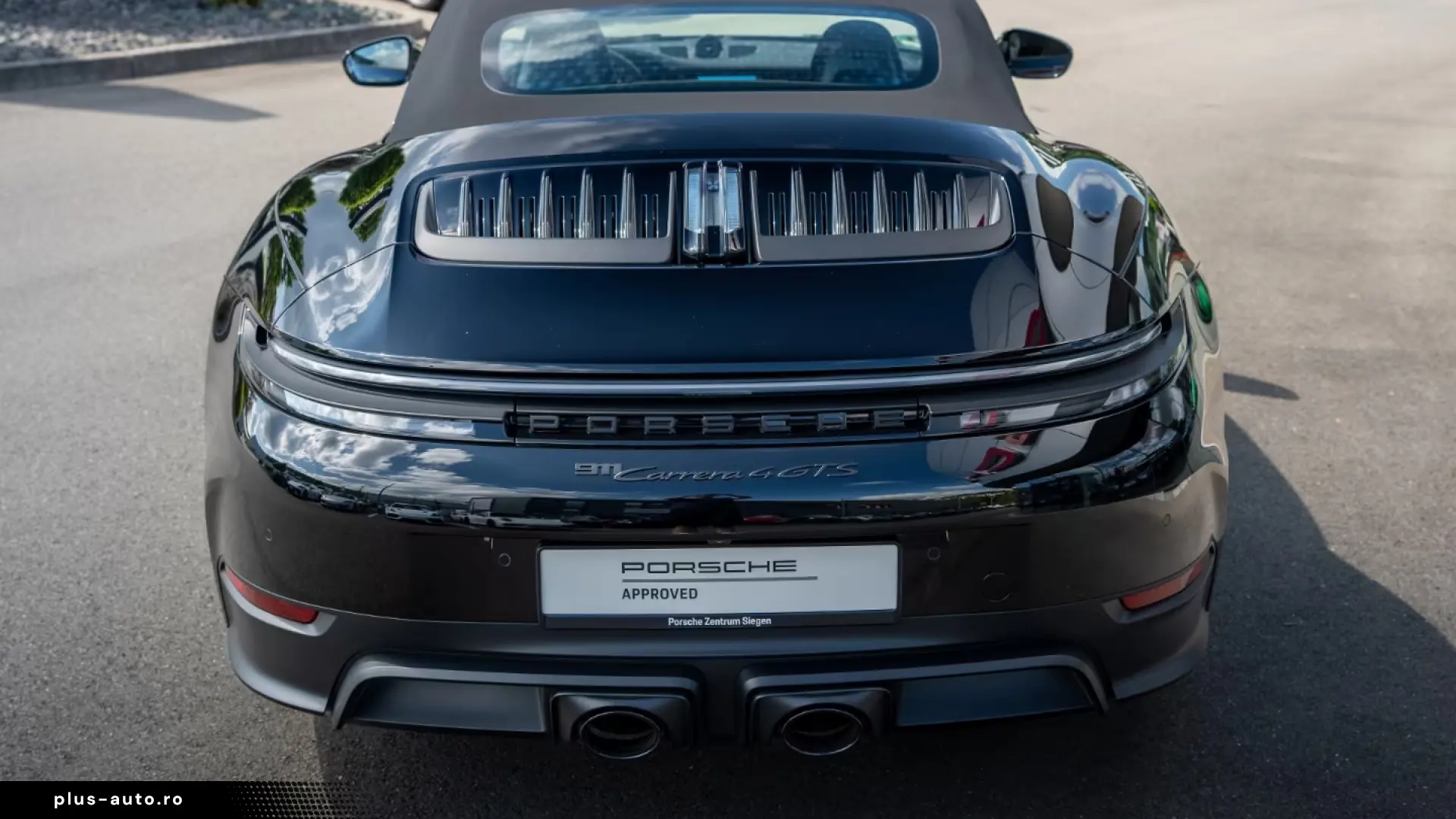 orsche 992 Carrera 4 GTS Cabriolet Chrono Sport