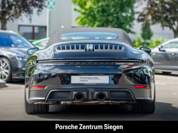 orsche 992 Carrera 4 GTS Cabriolet Chrono Sport