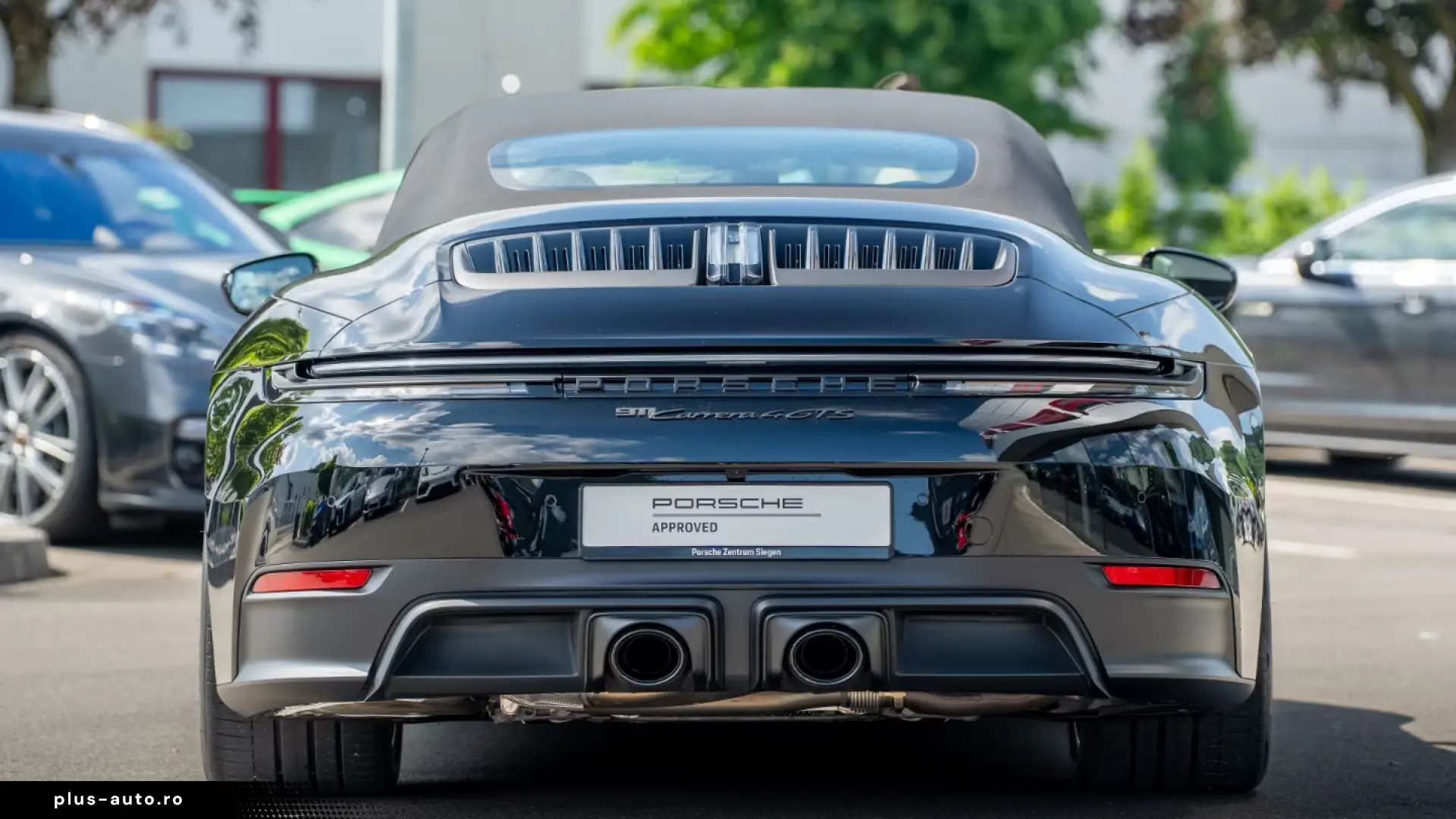 orsche 992 Carrera 4 GTS Cabriolet Chrono Sport