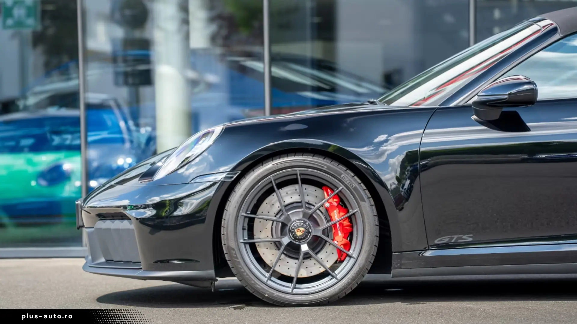 orsche 992 Carrera 4 GTS Cabriolet Chrono Sport