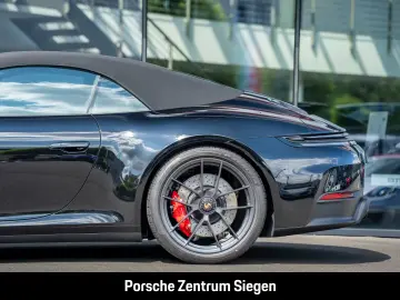 orsche 992 Carrera 4 GTS Cabriolet Chrono Sport