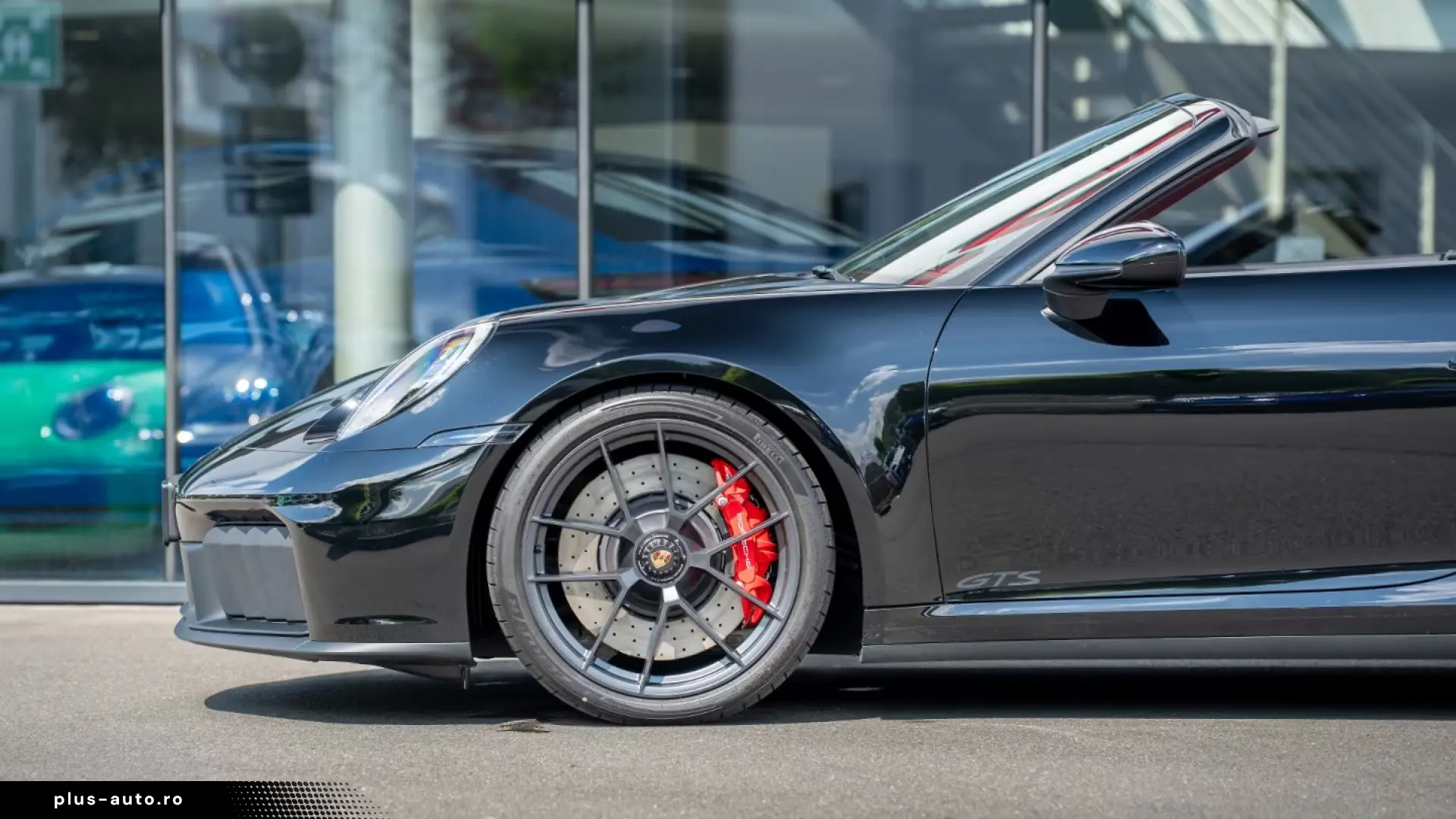 orsche 992 Carrera 4 GTS Cabriolet Chrono Sport