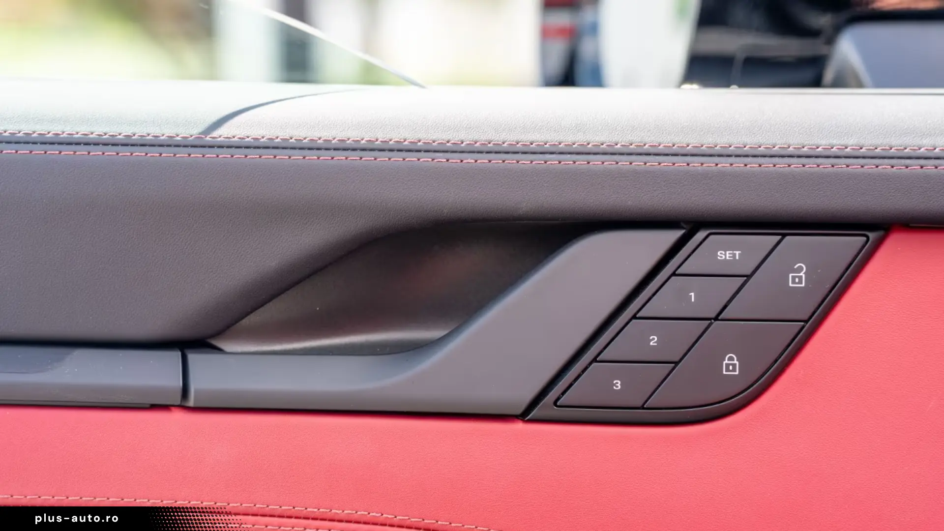 orsche 992 Carrera 4 GTS Cabriolet Chrono Sport