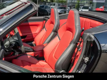 orsche 992 Carrera 4 GTS Cabriolet Chrono Sport