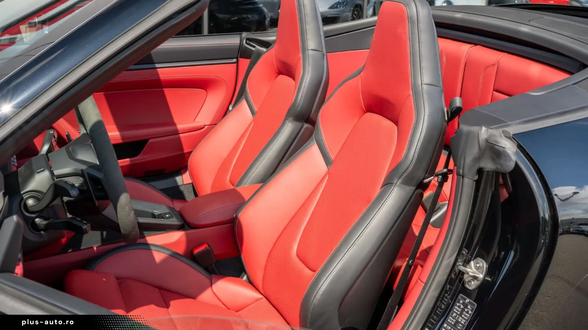 orsche 992 Carrera 4 GTS Cabriolet Chrono Sport