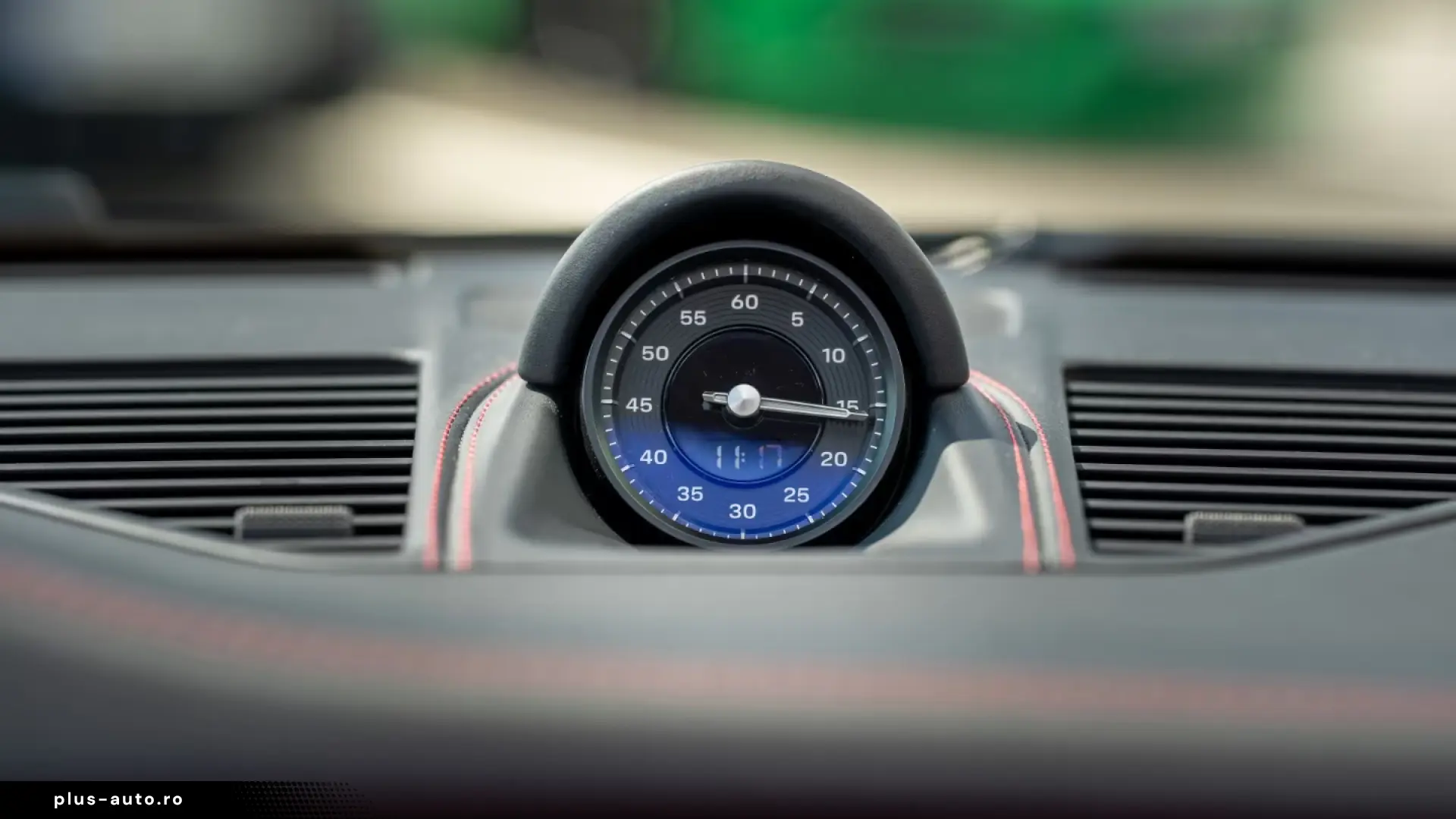 orsche 992 Carrera 4 GTS Cabriolet Chrono Sport