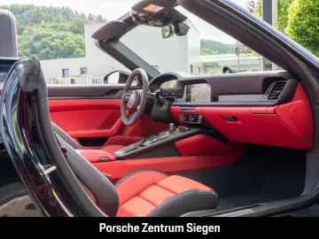 orsche 992 Carrera 4 GTS Cabriolet Chrono Sport