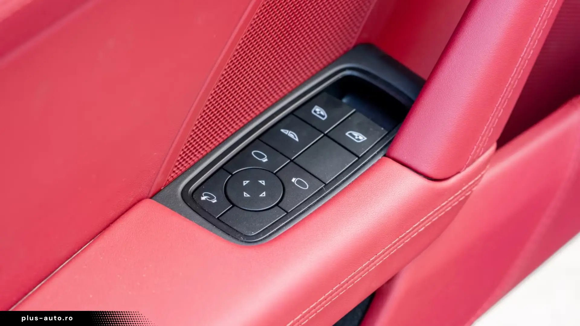 orsche 992 Carrera 4 GTS Cabriolet Chrono Sport