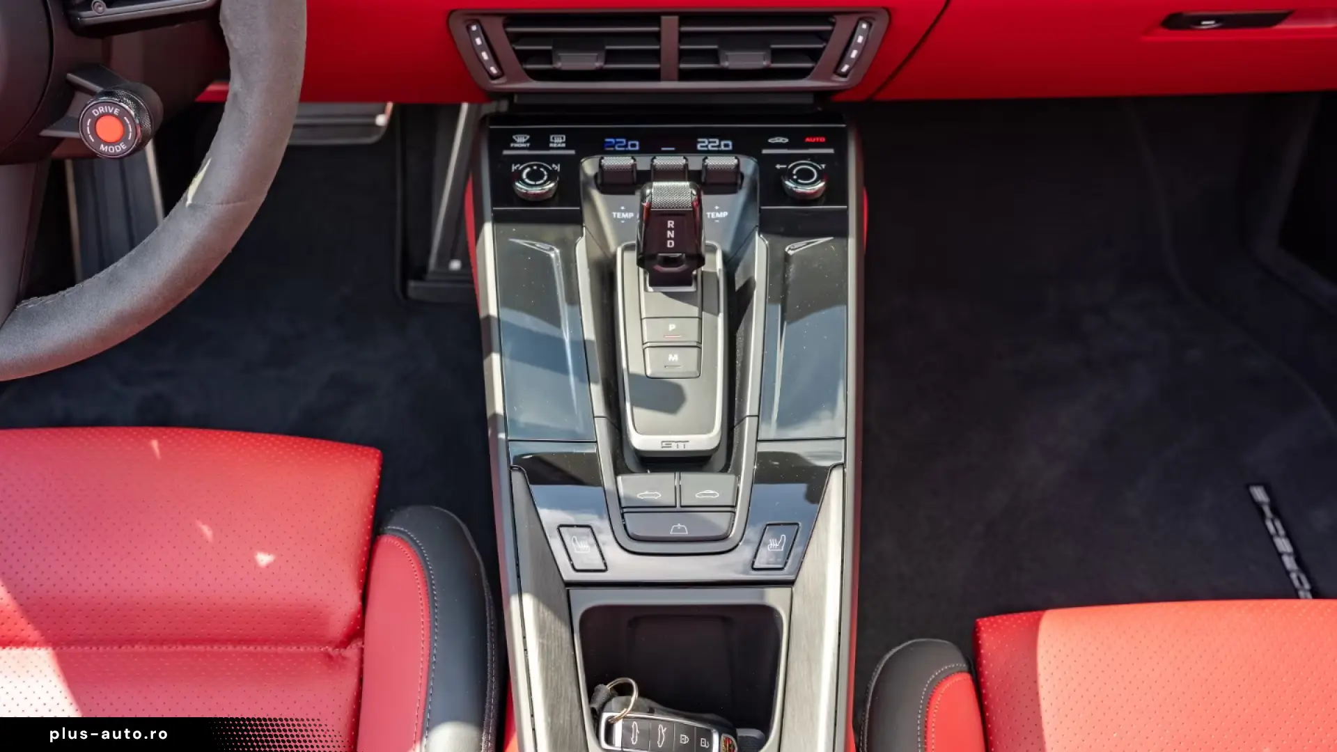 orsche 992 Carrera 4 GTS Cabriolet Chrono Sport