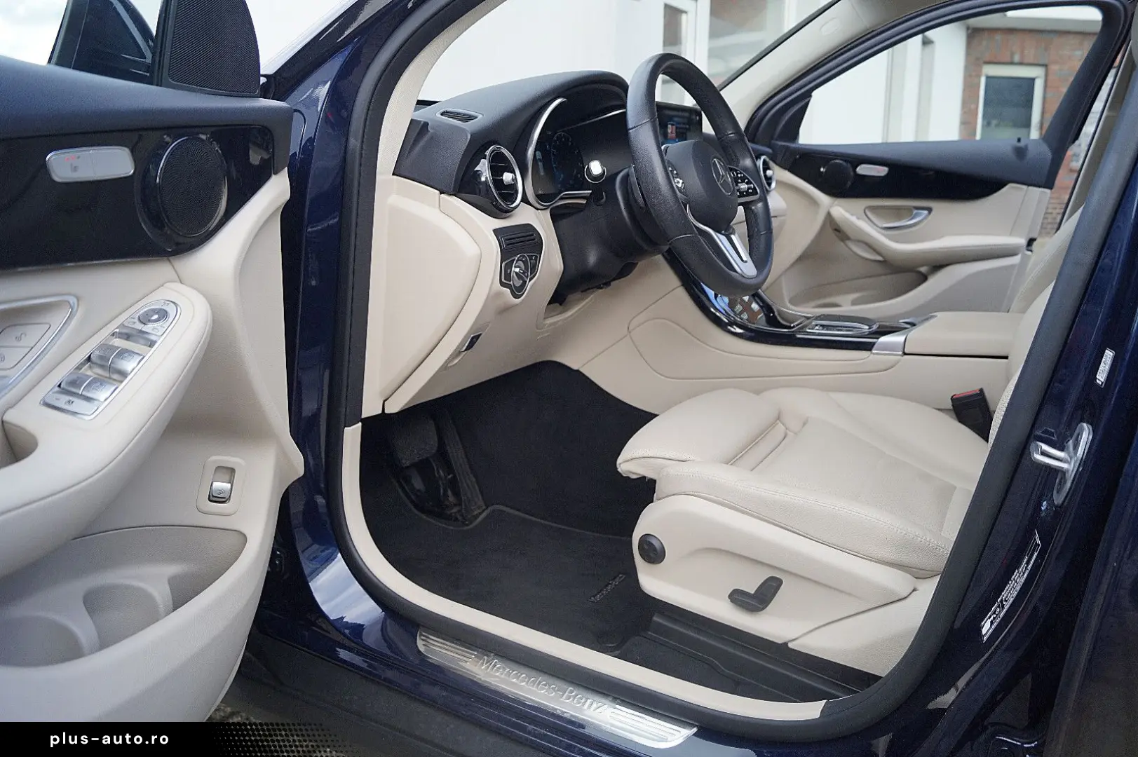 MERCEDES-BENZ GLC 300 4M PANORAMA LEDER BEIGE 360  A&hellip;