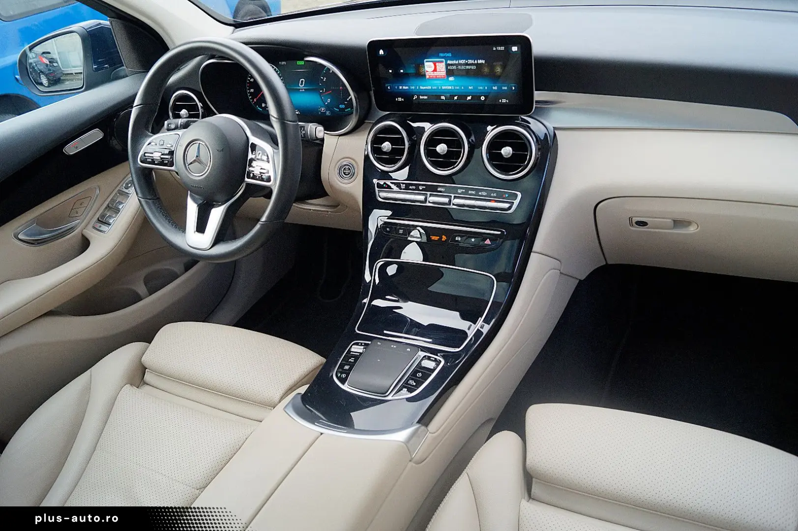 MERCEDES-BENZ GLC 300 4M PANORAMA LEDER BEIGE 360  A&hellip;
