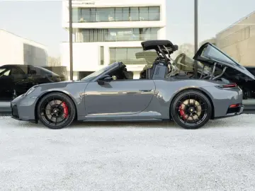 Porsche 992 Targa 4 GTS 18Way SportDesign Leather Chalk