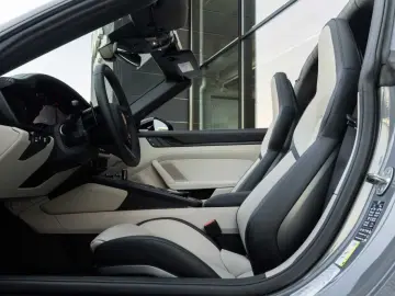 Porsche 992 Targa 4 GTS 18Way SportDesign Leather Chalk