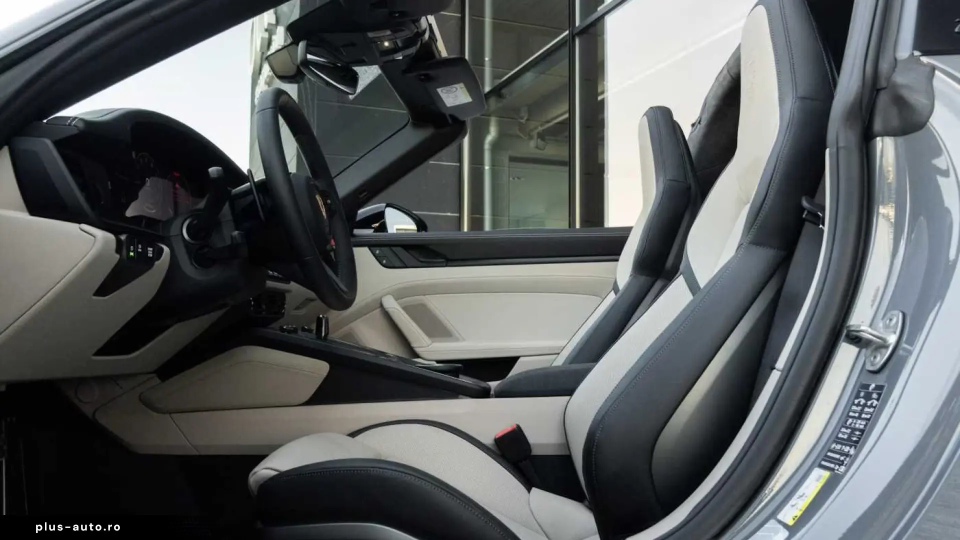 Porsche 992 Targa 4 GTS 18Way SportDesign Leather Chalk