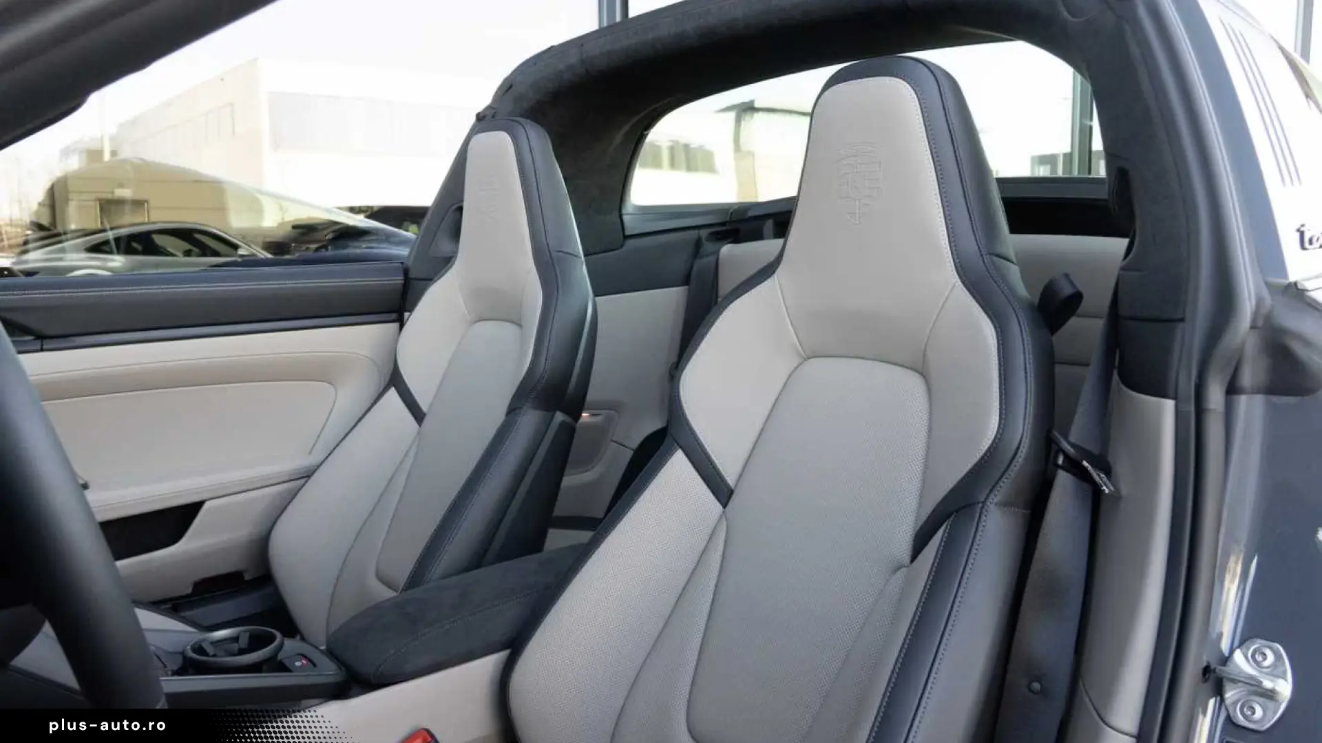 Porsche 992 Targa 4 GTS 18Way SportDesign Leather Chalk