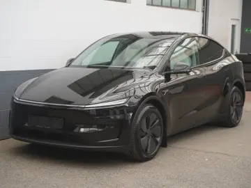 TESLA Model Y Premium Long Range Juniper AWD   innen w