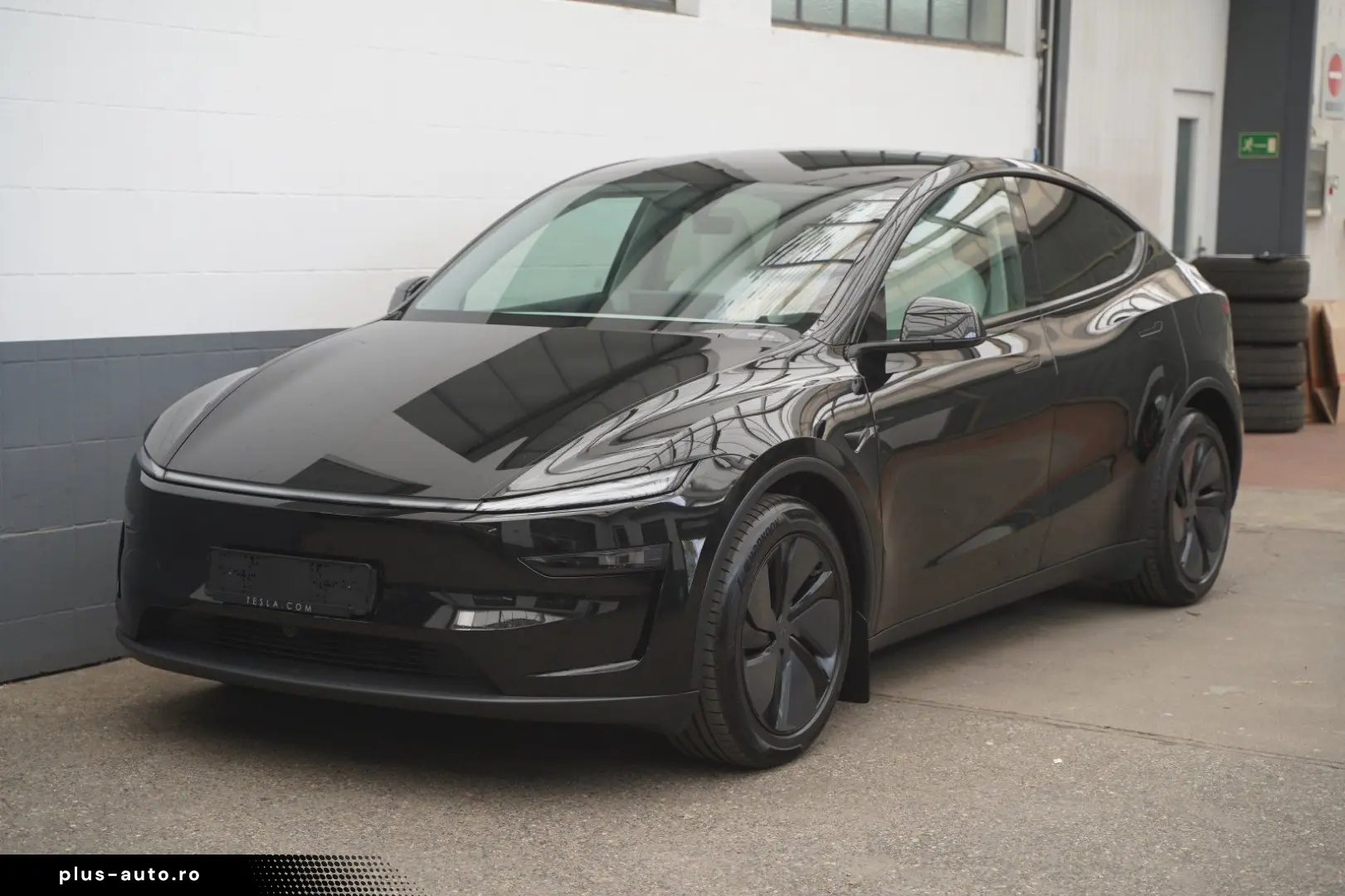 TESLA Model Y Premium Long Range Juniper AWD   innen w