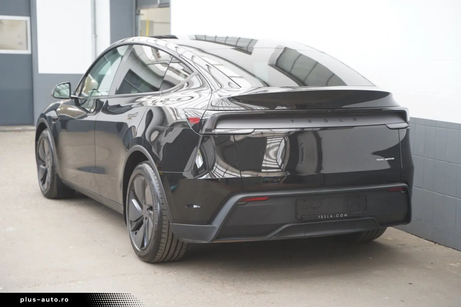 TESLA Model Y Premium Long Range Juniper AWD   innen w