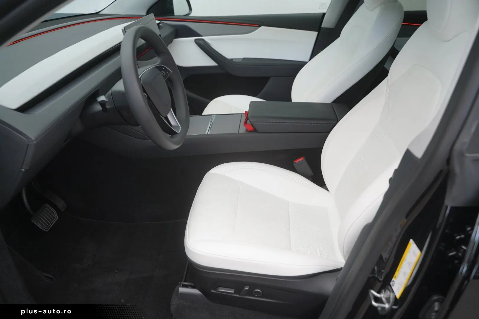TESLA Model Y Premium Long Range Juniper AWD   innen w