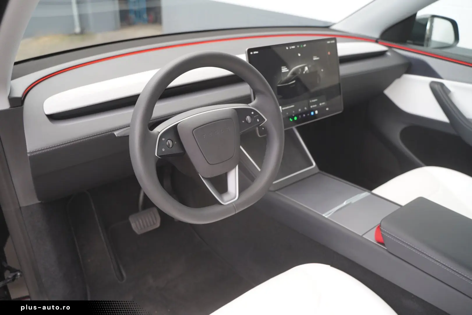 TESLA Model Y Premium Long Range Juniper AWD   innen w