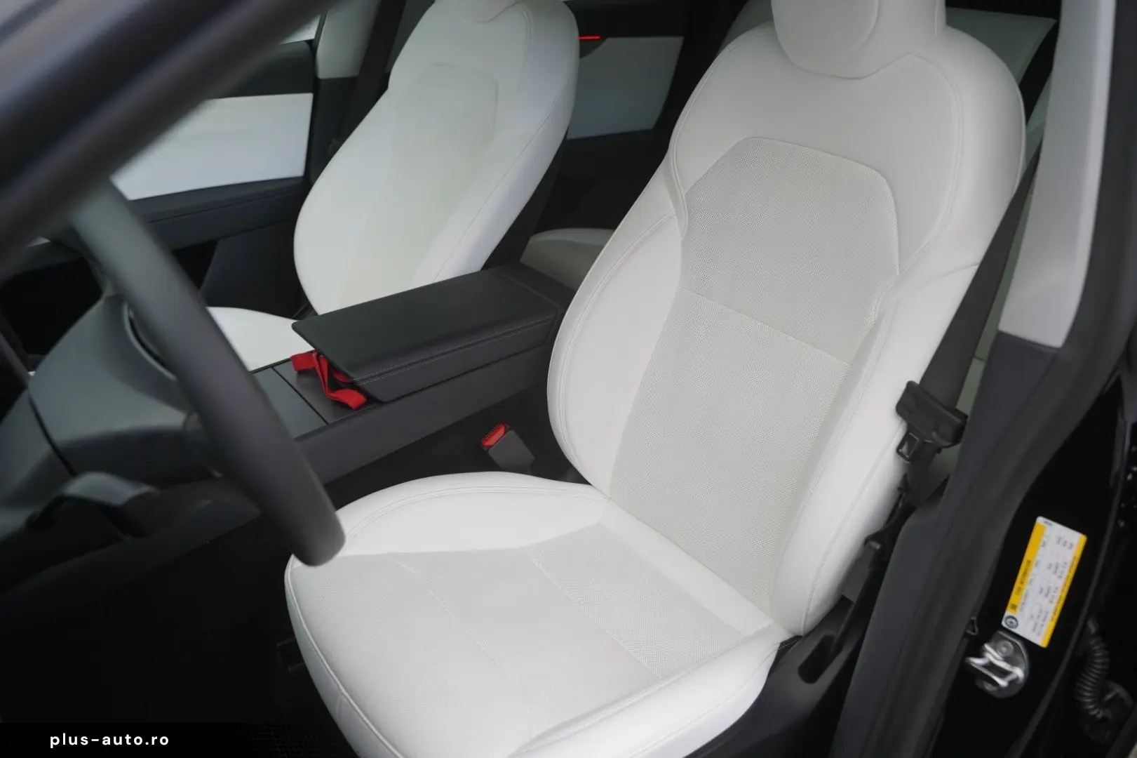 TESLA Model Y Premium Long Range Juniper AWD   innen w