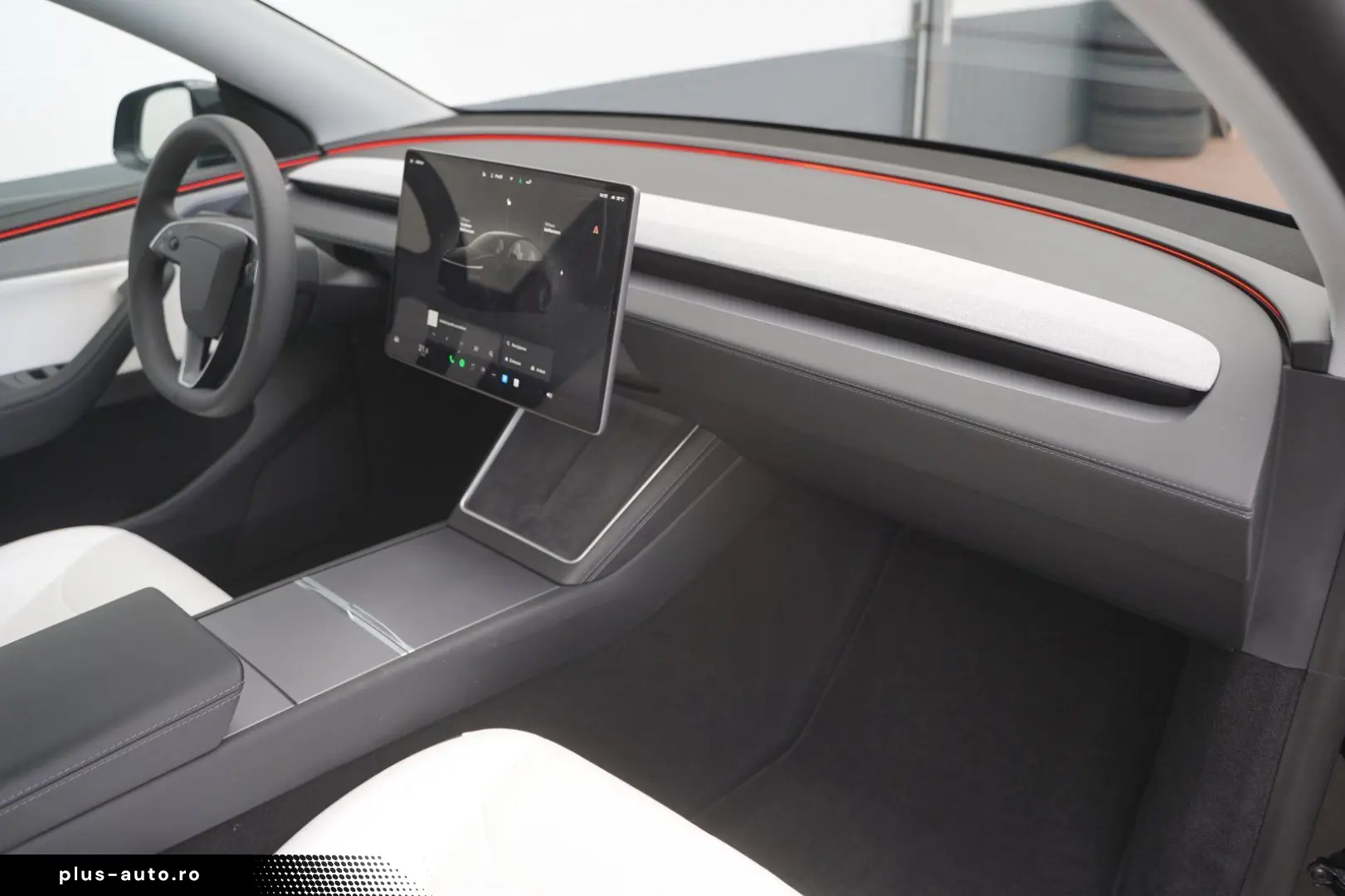 TESLA Model Y Premium Long Range Juniper AWD   innen w